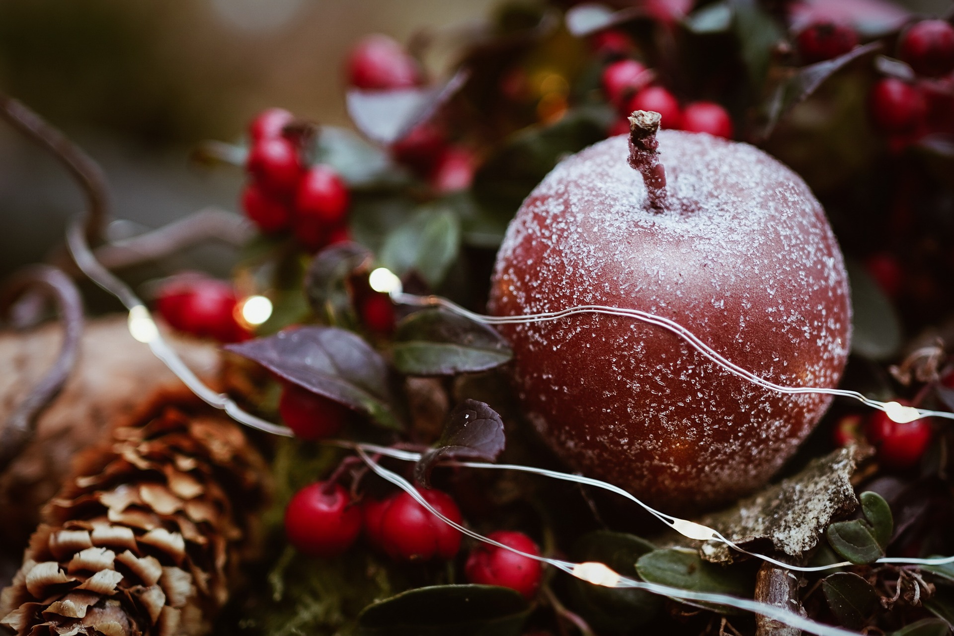 Christmas Decorations - Image by Mariya Muschard from Pixabay 